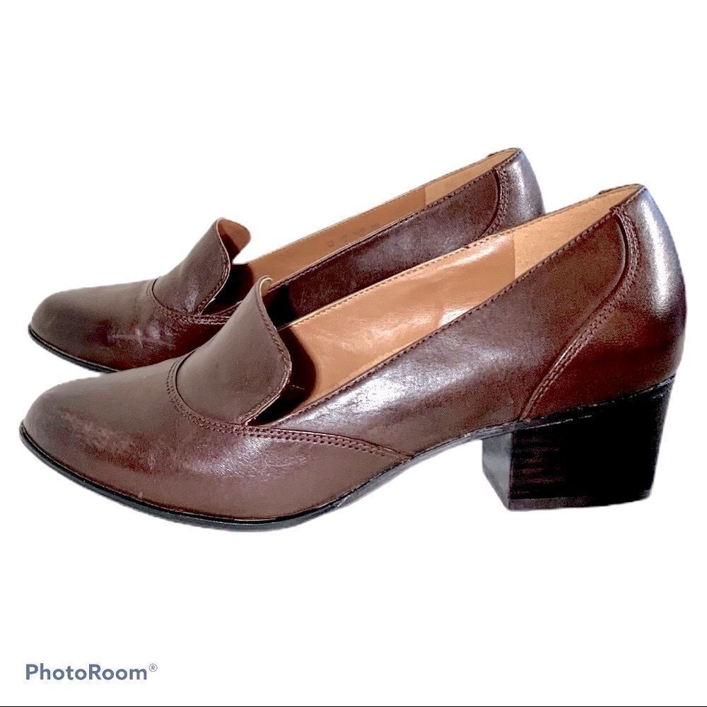 𝅺Naturalizer low heel Brown leather loafer style block heel Womens Sz 8
